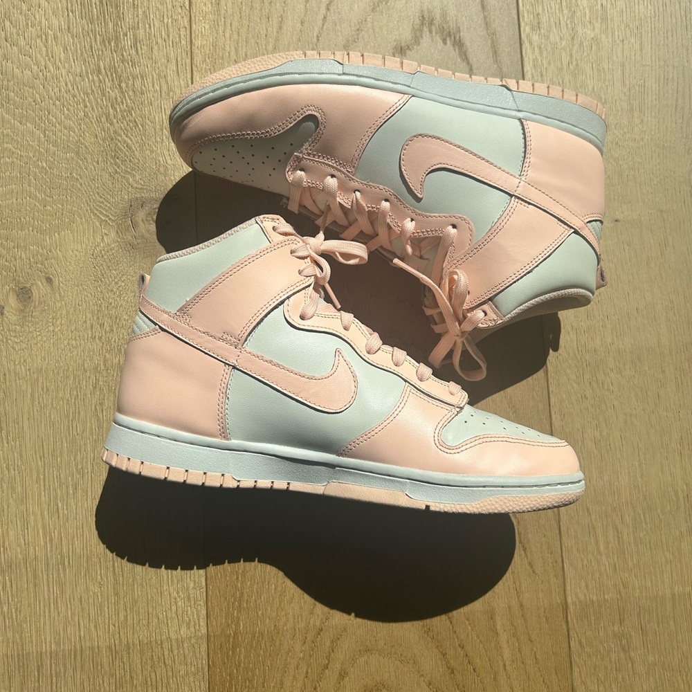 Nike dunks!